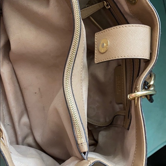 MICHAEL KORS PURSE - Picture 8 of 10